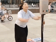 GIF：形体课考试能有多魔性