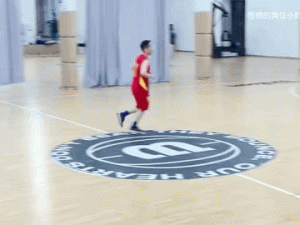 失望！看了好几圈都没球砸过来